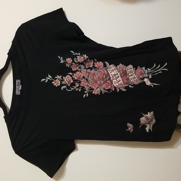 Lucky Brand Tops - LADY LUCK❣️Black Lucky Brand T-Shirt with rose pattern